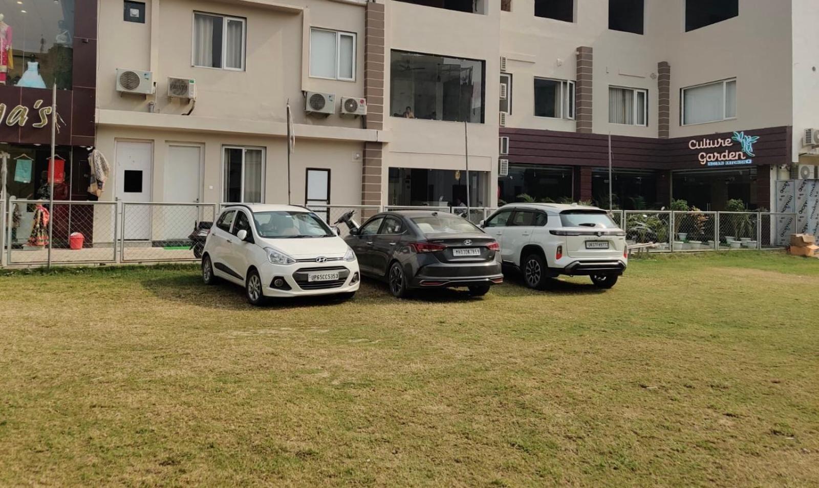 Hotel Utsav Grand — Photos 1